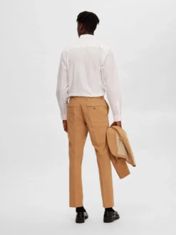 Selected Homme Pantalons Regular Pantalon Liam Heren Sand -Colberts Winkel 06e8bba004e8ee6952c10d4b15e26ab7 scaled