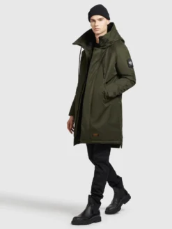 Khujo Wintermantels Winterjas Tuck Heren Olijfgroen -Colberts Winkel fecbbcbea73139be555c0a168afff47e scaled